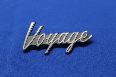 Schriftzug ´Voyage´ am Kotflügel