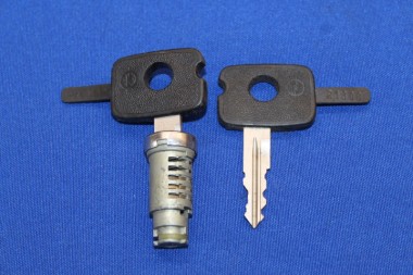 Lock Cylinder Front Door Commodore C, Rekord E, Closing freely