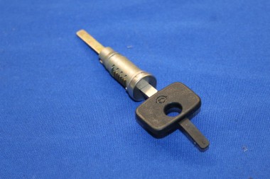 Schliesszylinder Heckklappe Monza A, Schliessung Y1-1000 - D1003806