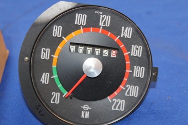 Preview: Tachometer Commodore A 220km/h, W=752, VDO