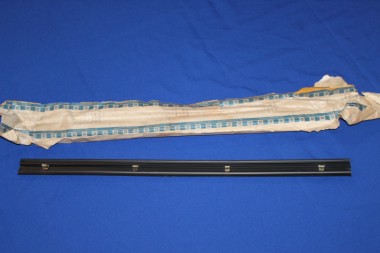 Preview: Stoßleiste hinten Mitte Rekord E, ab FGST-Nr