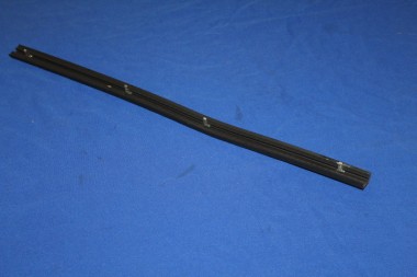 Stossleiste hinten Mitte Rekord D, Commodore B