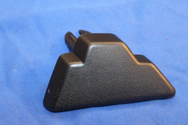 Preview: Kappe für Stossleiste vorn links Commodore C, ab FGST-Nr