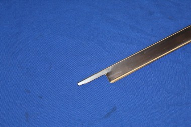 Preview: Chromleiste unter Seitenwandfenster Rekord D Caravan 5-trg rechts