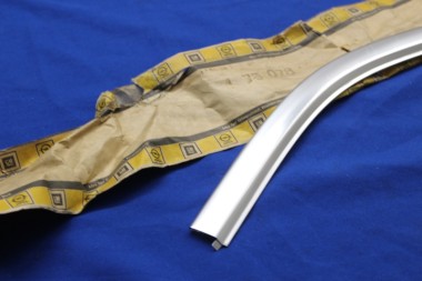 Preview: Chromblende Vordertürfenster oben links Kadett C 4-trg Limousine