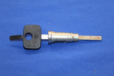 Schliesszylinder Heckklappe Monza A, Schliessung Y1-1000 - D1003806