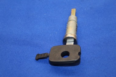 Preview: Schliesszylinder Kofferdeckel Ascona / Manta B, Schliessung J 501 - 1500