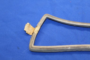 Preview: Dichtung Rückleuchte Rekord D Limousine + Coupé,  rechts