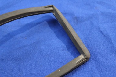 Preview: Dichtung Rückleuchte Commodore C / Rekord E1 Limousine,  rechts