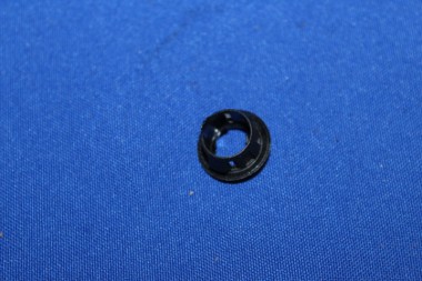 Preview: Führungsbuchse für Sicherungsknopf im Türgürtelstück Kadett C