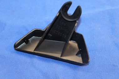 Preview: Kappe für Stossleiste vorn links Commodore C, ab FGST-Nr