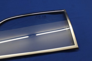 Preview: Ausstellfenster inkl Chromrahmen hinten rechts Rekord A /B Limousine