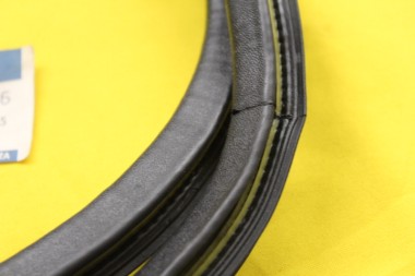 Preview: Gummiabdichtung Seitenwandschwenkfenster Corsa A bis FGST-Nr