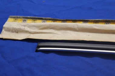 Preview: Schutzzierleiste Seitenwand hinten oben rechts Ascona B ab FGST-Nr