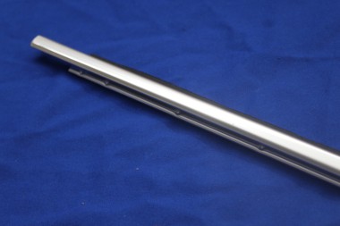 Preview: Chromleiste Türschacht hinten links Rekord D / Commodore B 4-trg Limousine