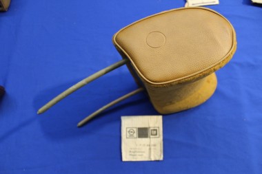 Preview: Kopfstütze vorn Stoff beige, Commodore B, Rekord D Berlina