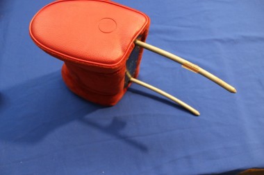 Preview: Kopfstütze vorn Stoff rot, Commodore B, Rekord D Berlina