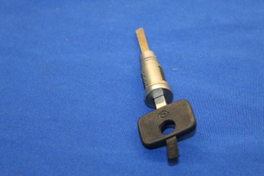 Schliesszylinder Heckklappe Monza A, Schliessung Y1-1000 - D1003806
