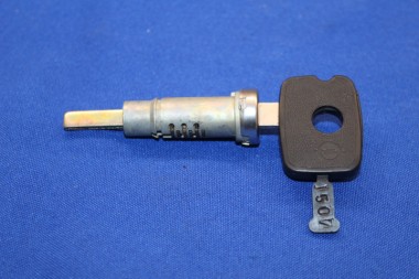 Preview: Schliesszylinder Kofferdeckel Ascona / Manta B, Schliessung J 501 - 1500