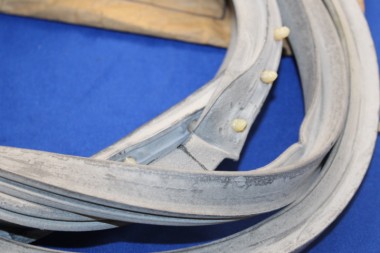 Preview: Türdichtung vorn rechts Limousine 4-trg Rekord C, Commodore A