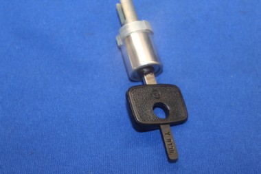 Preview: Schliesszylinder Heckklappe Rekord E / Commodore C Caravan