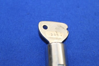 Preview: Schliesszylinder Heckklappe Rekord C Caravan + Kadett A Caravan