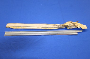 Preview: Chromleiste unter Seitenwandfenster Rekord D Caravan 3-trg rechts