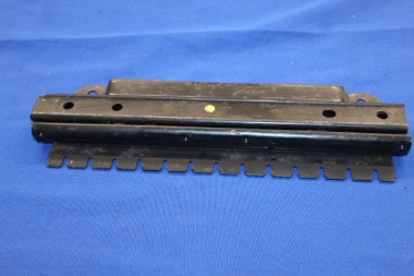 Preview: Führungsschiene Ober/Unterteil Sitzverstellung aussen rechts Rekord D, Commodore B