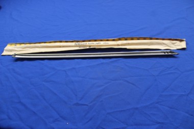 Preview: Schutzzierleiste Seitenwand hinten oben rechts Ascona B ab FGST-Nr