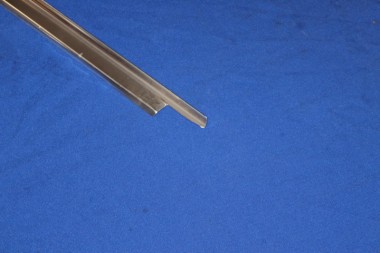 Preview: Chromleiste unter Seitenwandfenster Rekord D Caravan 5-trg rechts