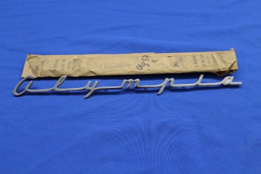 Preview: Schriftzug "Olympia" am Kotflügel für Olympia Rekord 1957