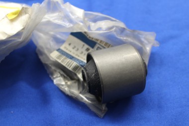 Preview: Dämpfungsbuchse Lenker Hinterachse oben, ORIGINAL Commodore B/C, Rekord D/E