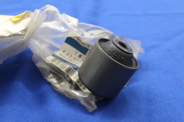 Preview: Dämpfungsbuchse Lenker Hinterachse oben, ORIGINAL Commodore B/C, Rekord D/E