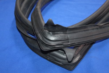 Preview: Einbauset Front- und Heckscheibengummi Ascona B, mit Keder + Werkzeug