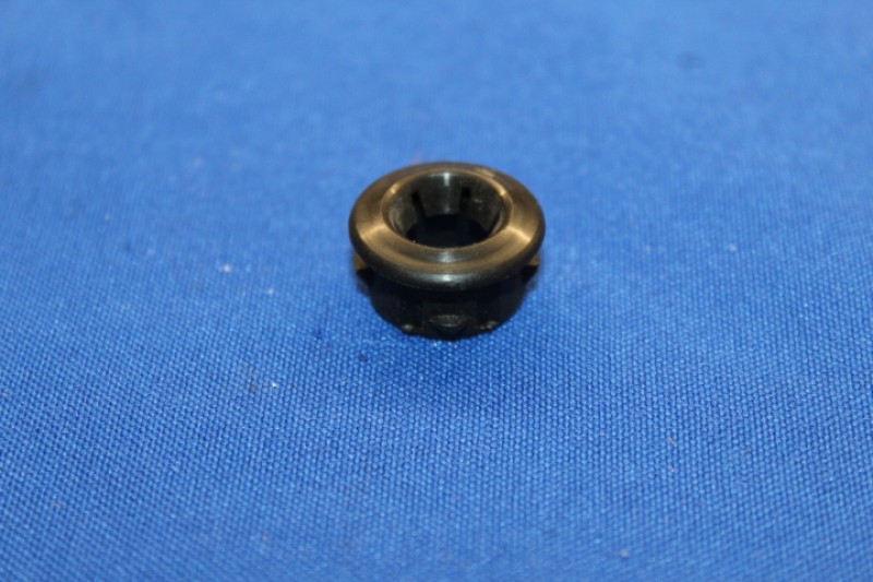 Führungshülse für Sicherungsknopf im Türgürtelstück Rekord D