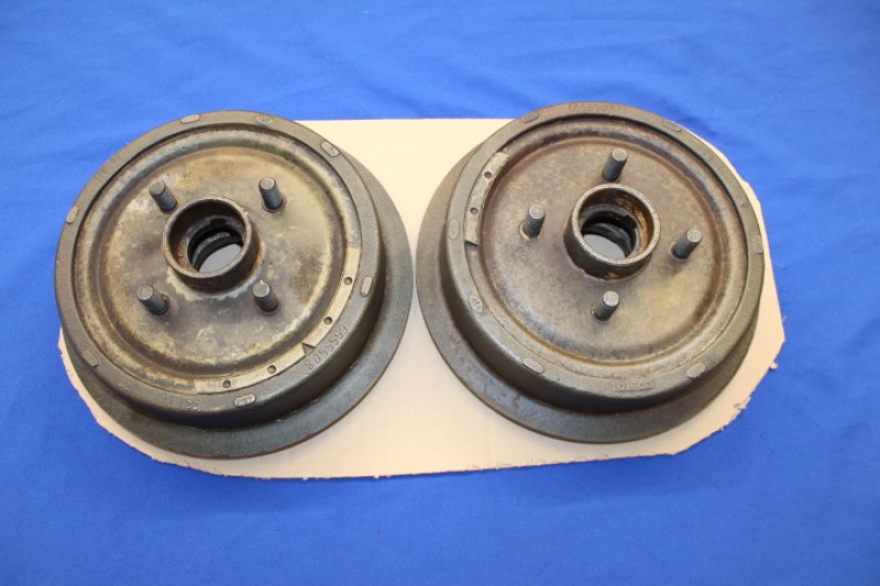 Brake drum set FRONT Olympia Rekord P1/P2, second series