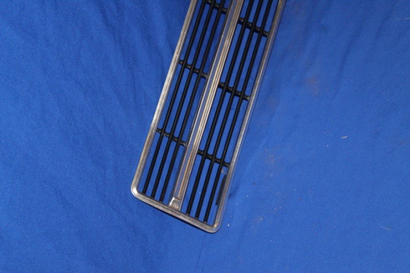 Kühlergrill / Kühlergitter Ascona A, Metallversion mit Logo