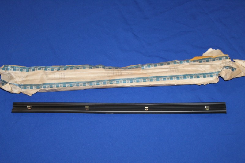 Stoßleiste hinten Mitte Rekord E, ab FGST-Nr