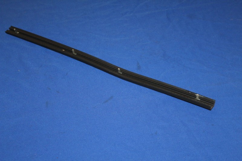 Stossleiste hinten Mitte Rekord D, Commodore B