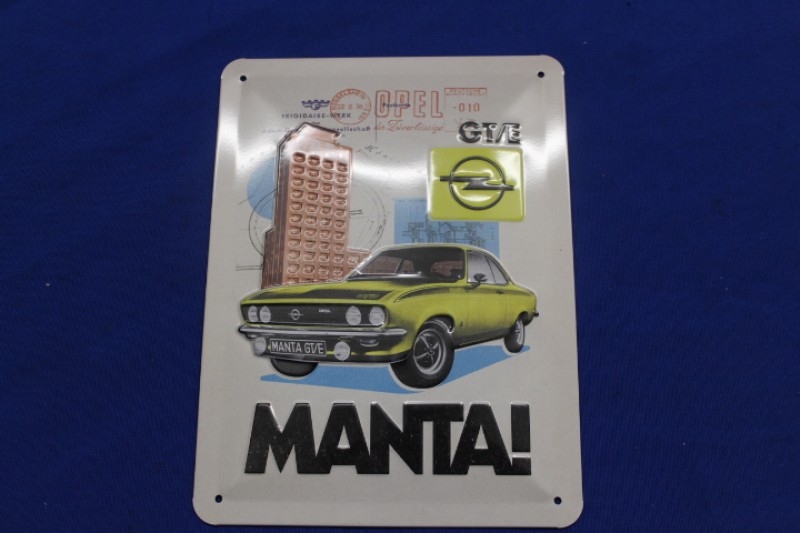 ALTOPELHILFE -  Blech-Postkarte "Manta A GTE Collage" , geprägt