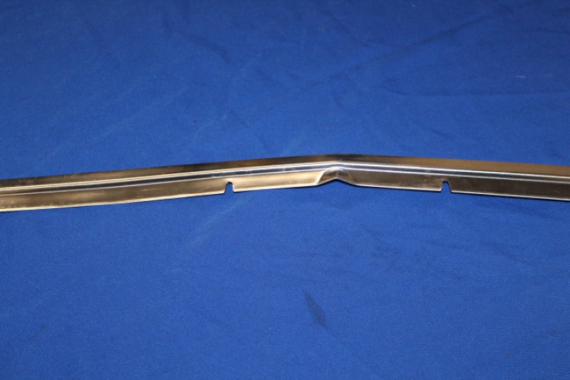 Chromleiste Front oben Manta B