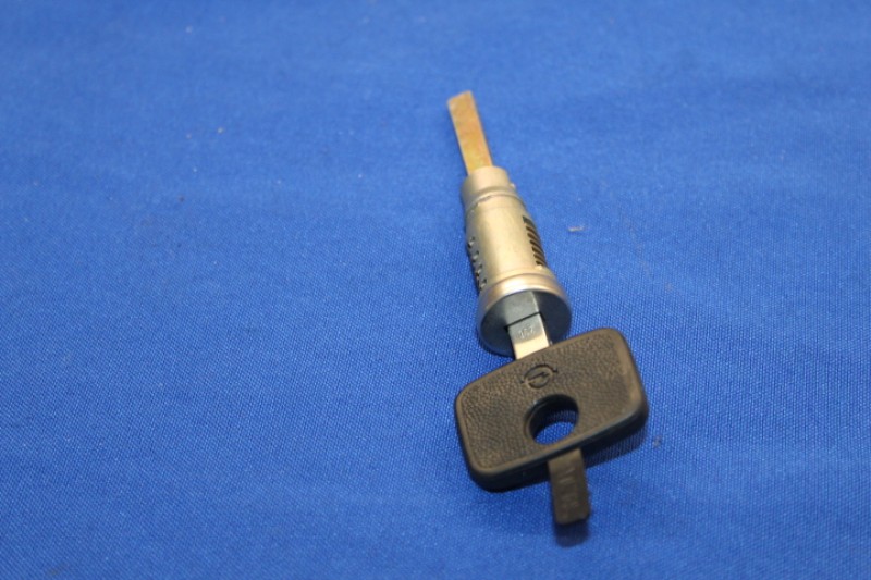 Schliesszylinder Heckklappe Monza A, Schliessung Y1-1000 - D1003806
