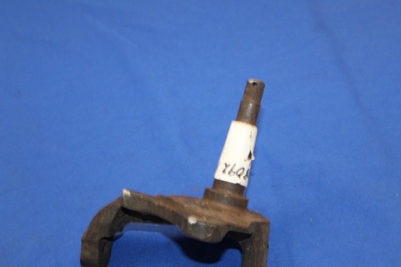 Steering Knuckle right Rekord AB