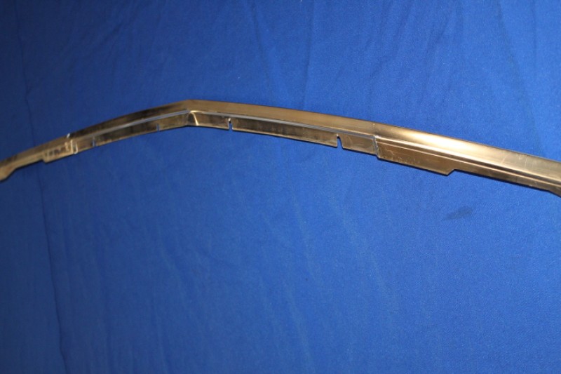Chromleiste Front oben Manta B
