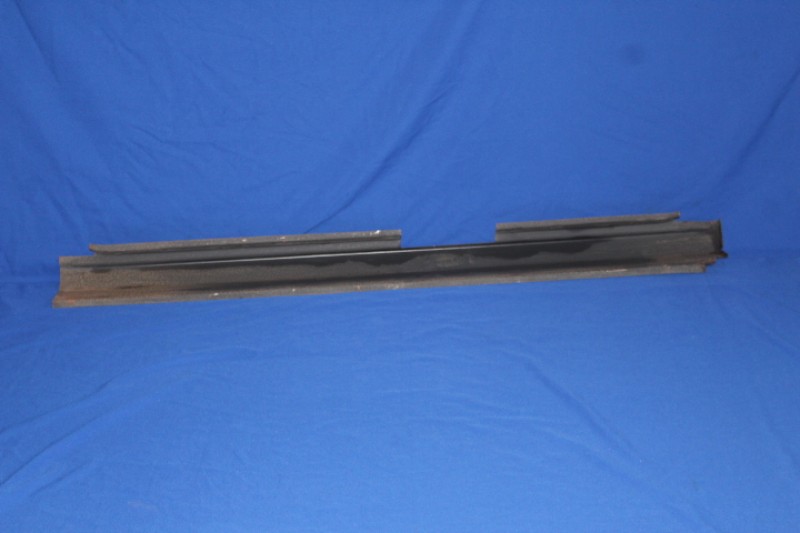 Outer Sill Commodore B right 4-door, old version with holes for trim