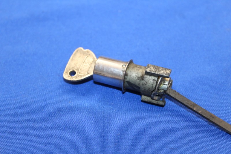 Lock Cylinder Door Rekord C (105), closing at will