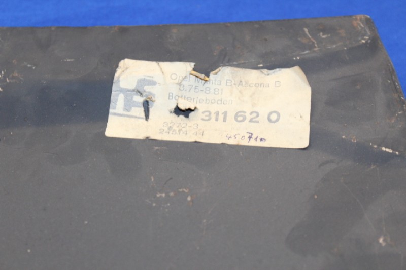 Einschweissblech Batteriesitz Manta/Ascona B