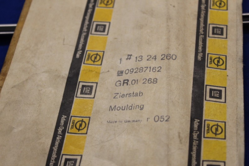 Chromleiste Frontschürze rechts Manta B