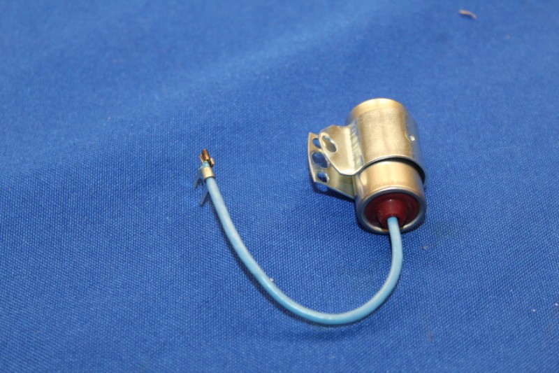 Kondensator V8, mit Halter