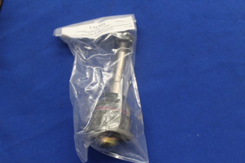 Lower Control Arm right Rekord E, Commodore C